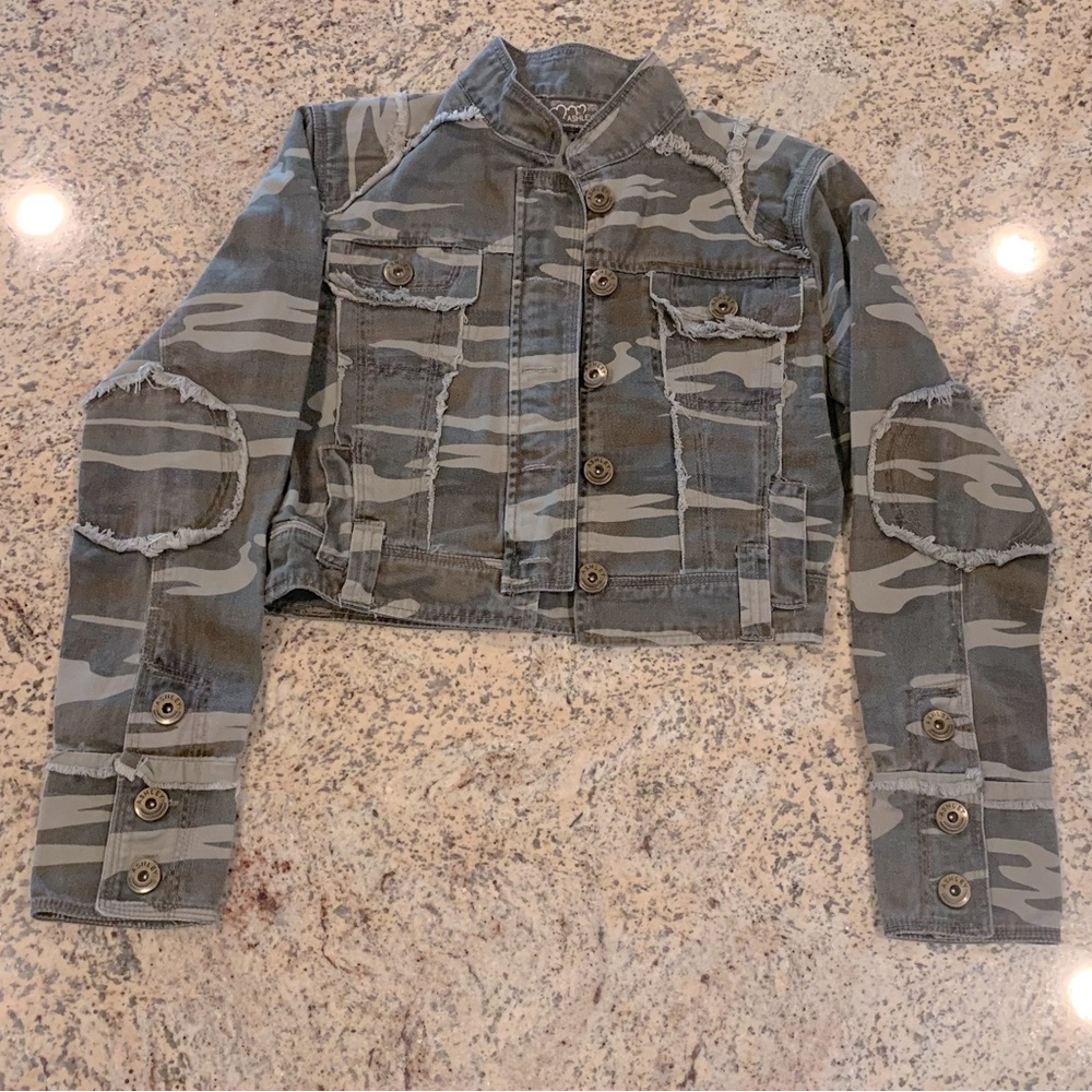 Camo Crop Fray Detail Jacket